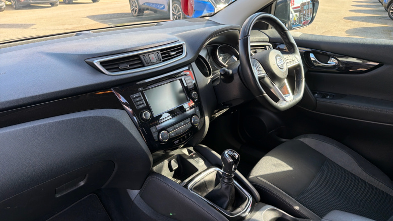 Nissan Qashqai 1.3 DiG-T 160 Acenta Premium 5dr Petrol Hatchback